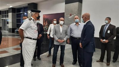 وزير الطيران المدني يتفقد مطاري القاهرة وشرم الشيخ