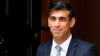 وزير الخزانة البريطاني: اللقاحات خط الدفاع الأول ضد كورونا