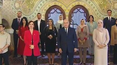 الرئيس الجزائري يكرم عددا من الصحفيين