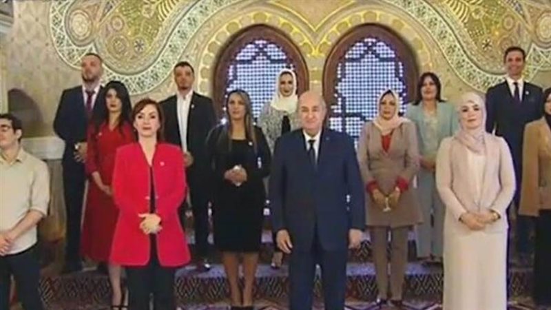 الرئيس الجزائري يكرم