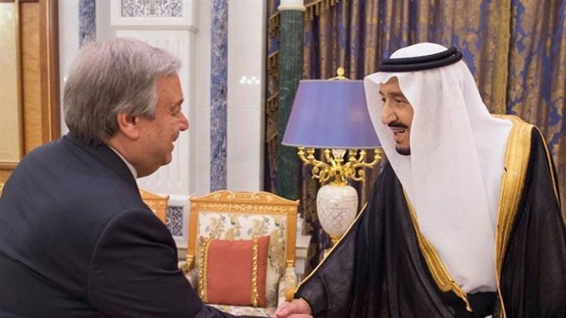 العاهل السعودي مع