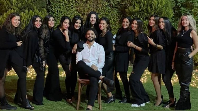 حسام غالي وسط الجميلات