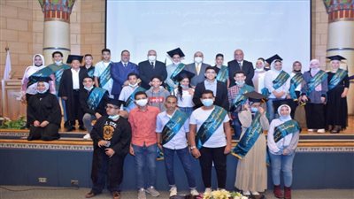 وزارة الطيران المدني تكرم الطلاب المتفوقين من أبناء العاملين