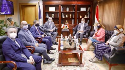 العناني يلتقي سفير التشيك لتعزيز التعاون السياحي