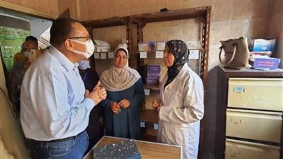 محافظ الشرقية يفاجئ مركز طب أسرة سوادة بفاقوس ويلتقي بالمواطنين