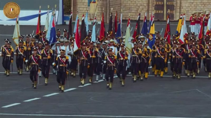 عروض عسكرية وعزف