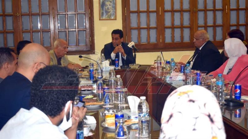 جانب من فعاليات الندوة