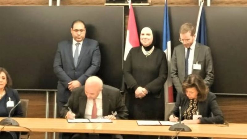 وزيرة التجارة والصناعة