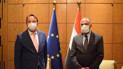 وزير الرى يبحث مع مفوض الجوار والتوسع بالاتحاد الاوروبى ملف التغيرات المناخية والهجرة