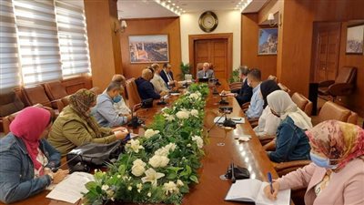 محافظ بورسعيد يتابع مستجدات العمل بعدد من المشروعات السياحية بالمحافظة