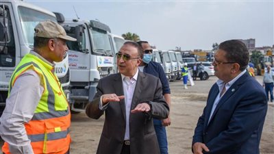 محافظ الإسكندرية يتفقد معدات شركة الصرف الصحي لمجابهة نوات الأمطار