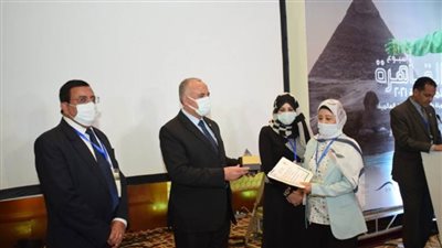 وزير الري يكرم عددًا من الباحثين والمهندسين المتميزين بالمركز القومي لبحوث المياه 