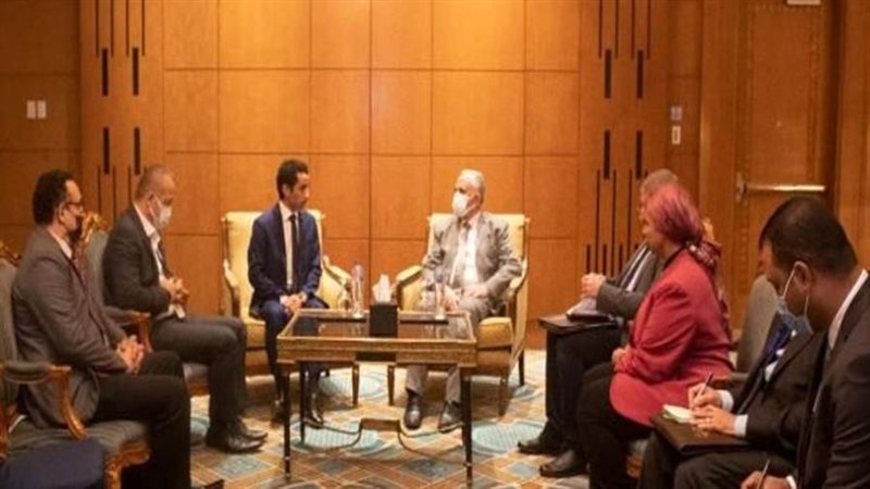 عبد العاطى يلتقى