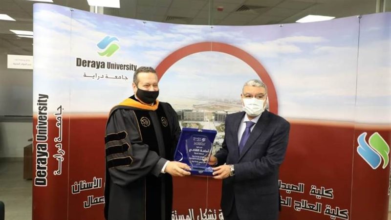 محافظ المنيا بجامعة