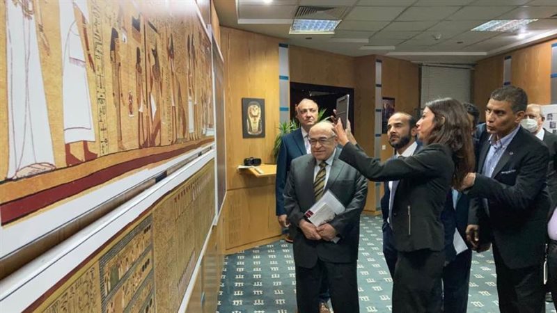 الفقي يفتتح قاعة