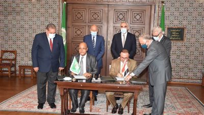 العراق يوقع بروتوكولًا لمنع الاتجار بالبشر بالجامعة العربية