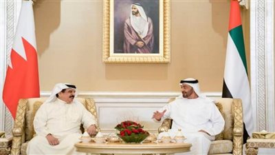 العاهل البحريني وولي عهد أبوظبي يبحثان المستجدات الإقليمية والدولية