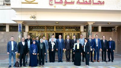 محافظ سوهاج يلتقي أعضاء المكتب الفني لمديرية الصحة بتشكيله الجديد