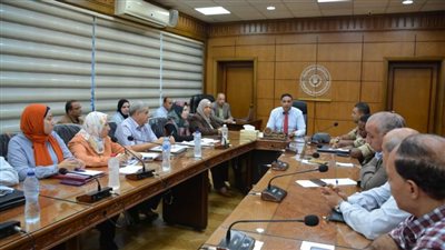 محافظ الدقهلية يناقش تنفيذ مشروعات الطرق ضمن مبادرة حياة كريمة