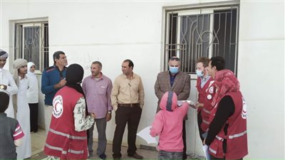  قافلة الهلال الأحمر توقع الكشف الطبي على 575 مريضًا بوسط سيناء