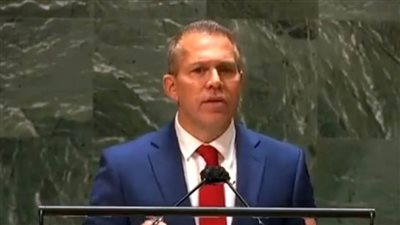 عاجل| شاهد.. مندوب الاحتلال لدى الأمم المتحدة يمزق تقرير 