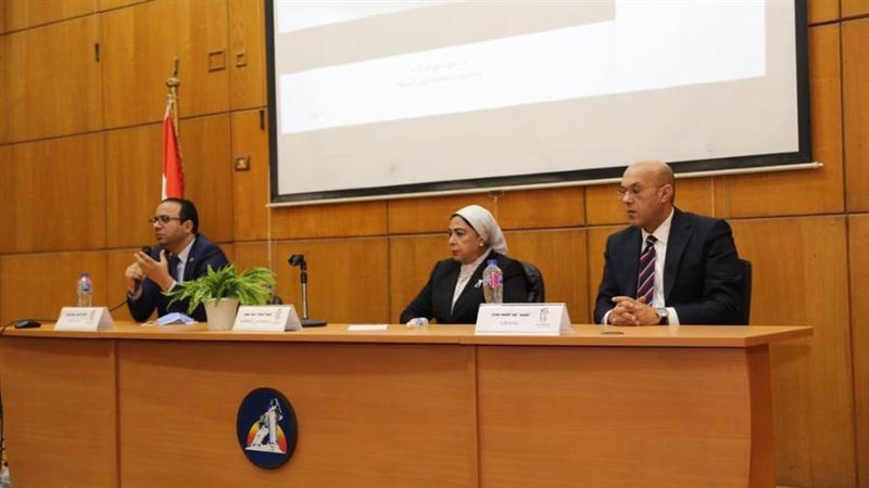 جانب من الندوة