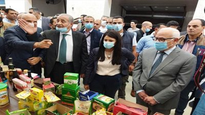 وزيرا التموين والتعاون الدولي يشيدان ببازار بورسعيد الجديد