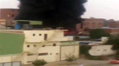 محاولة السيطرة على حريق هائل بالمنطقة الصناعية بالإسماعيلية