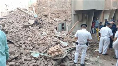 إصابة 3 أشخاص في مشاجرة وانهيار عقار مهجور  بمنطقة كفر المنصورة بالمنيا