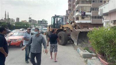 إعادة رفع كفاءة شارع شحتة بعد تنفيذ عدة قرارات إزالة أمام نادي الشجرة للصالح العام