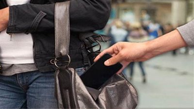  ضبط لصين بالغربية لسرقتهما الهواتف المحمولة بأسلوب 