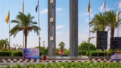 معرض خيري للملابس والمشغولات بجامعة حلوان