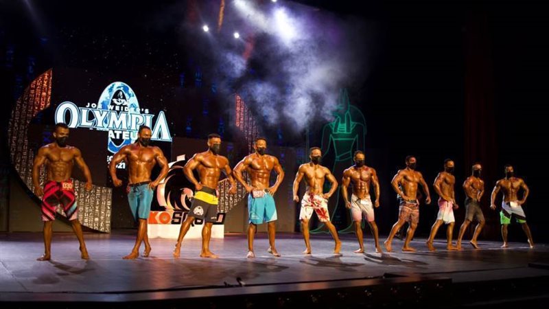 عرض جماعي لأبطال