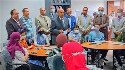 رئيس جامعة المنيا يتفقد برنامج 