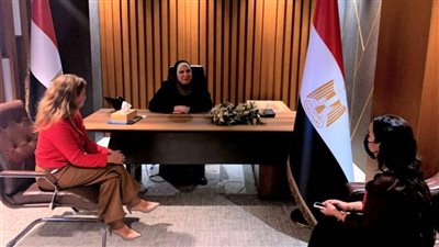 وزيرة التجارة تبحث مع مسؤولي 