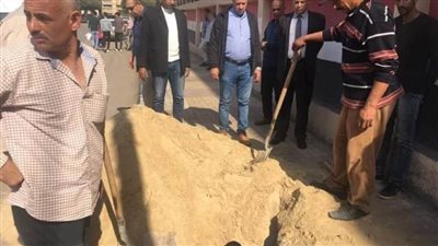 هبوط أرضي أمام مدرسة دمنهور الثانوية بنات بالبحيرة