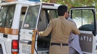 ضبط مواطن سعودي ومقيم تلقيا طردًا بريديًا بداخله 