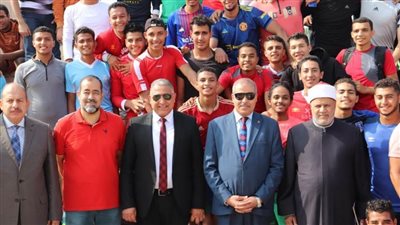 رئيس جامعة الأزهر يفتتح دوري كرة القدم لطلاب الجامعة