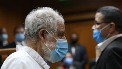 تأجيل محاكمة محمود عزت ومحمد بديع في 
