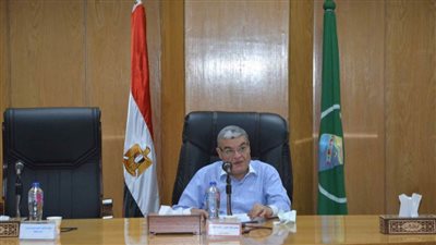 محافظ المنيا يناقش الموقف التنفيذي لرصف الطرق المحلية والمدرجة بالخطة الاستثمارية