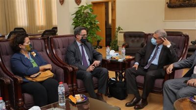 نائب رئيس جامعة الزقازيق ومستشار سفارة إسبانيا بالقاهرة يبحثان سُبل التعاون