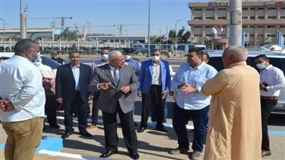 محافظ السويس يتابع أعمال التطوير بشارع الجامعة وطريق القاهرة