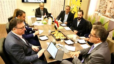 العنانى يعقد عدة اجتماعات مع  كبرى منظمى الشركات السياحية بإنجلترا