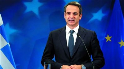 رئيس الوزراء اليوناني يدافع عن قرار حكومته الخاص بتشديد القيود على الأشخاص غير الملقحين