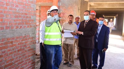 رئيس جامعة سوهاج يتابع سير العمل بالمشروع الإنشائي لمبنى كلية الحقوق