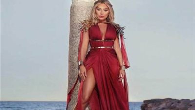 مايا دياب تطلب من الجمهور الدعاء لها بعد إصابتها بالتسمم 