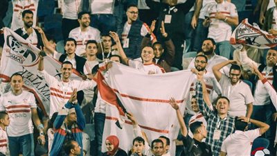 جماهير الزمالك تهتف للاعبين قبل انطلاق مباراة القمة