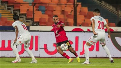 الأهلي يمتع جماهيره ويتفوق على الزمالك بثلاثية في الشوط الأول