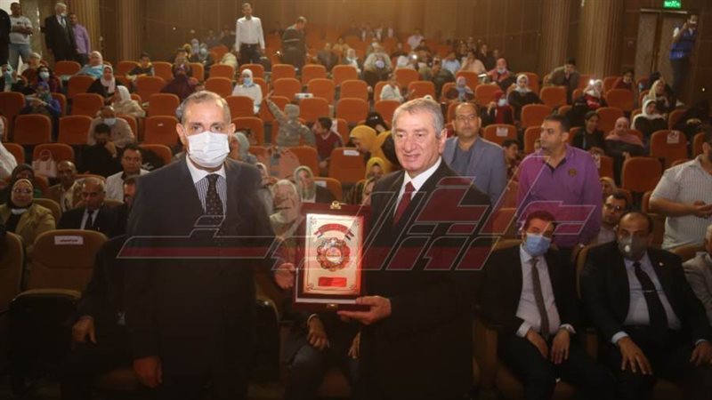 تكريم المحافظين السابقين