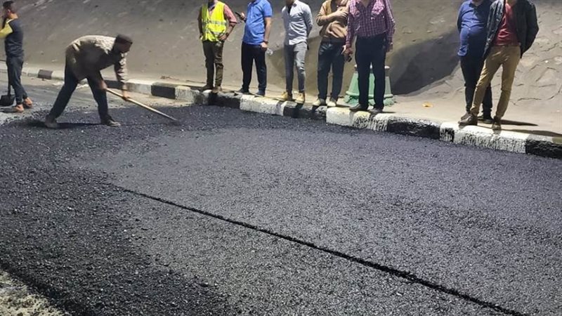 استكمال رصف شارع